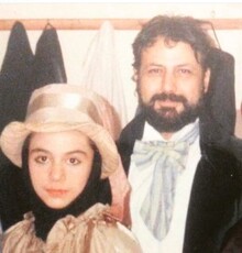 عکس | مارال فرجاد و پدرش ۲۵ سال پیش در تئاترشهر