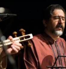 «حسام‌الدین سراج» در مشهد به اجرای قطعات خاطره‌انگیز خود پرداخت 