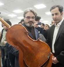 بازدید حسین علیزاده از نمایشگاه «سازخانه»