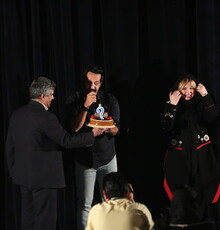 نیوشا ضیغمی و جواد عزتی در افتتاحیه «هفت معکوس»