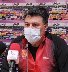 نوازی: حمیداوی هیچ چیز از فوتبال نمی‌داند/مگر خانه خاله است که مدیرعامل از تهران مدیریت می‌کند؟