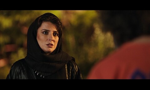 سکانسی از فیلم «خوک» با حضور لیلا حاتمی و حسن معجونی