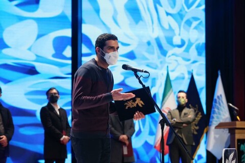 اهدای دیپلم افتخار بهترین کارگردانی فیلم اول به حسین دارابی برای فیلم «مصلحت» 
