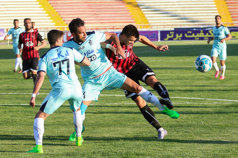امیرحسین صادقی: مشهد باید ۴ تیم در لیگ برتر داشته باشد