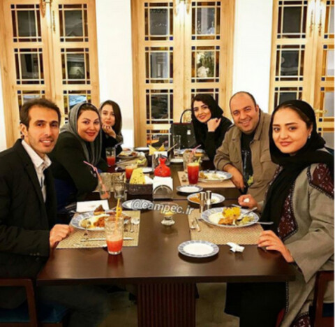 دورهمی نرگس محمدی و همسرش علی اوجی با هنرمندان | عکس