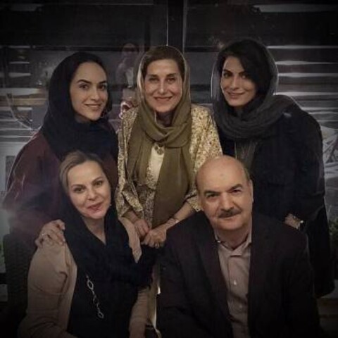 فاطمه معتمد آریا در کنار ایرج طهماسب و خانواده اش