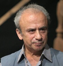 رونمایی از سردیس اکبر رادی در سبزه میدان رشت