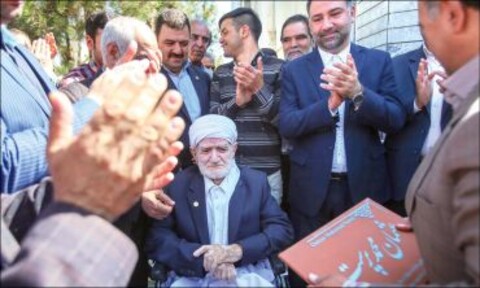 نصب «کاشی ماندگار» بر سر در منزل «عثمان محمدپرست»