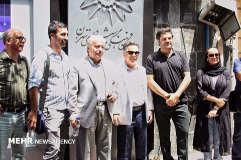 تجمع اعتراضی عوامل «دشمن زن» مقابل سازمان فرهنگی‌هنری شهرداری 