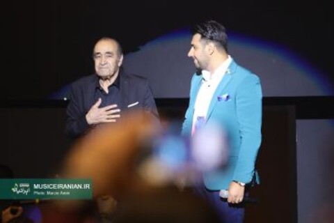 احسان خواجه‌امیری با همراهی پدرش «ایرج» در تهران روی صحنه رفت | گزارش تصویری «موسیقی ایرانیان»