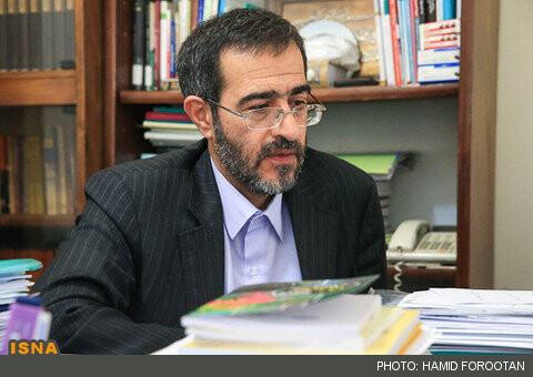علی منتظری در فرهنگستان هنر حکم گرفت